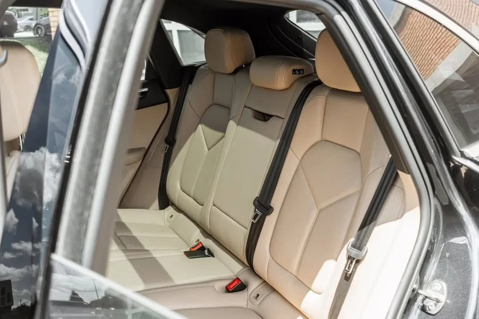2022 Porsche Macan - Image 5 of 6
