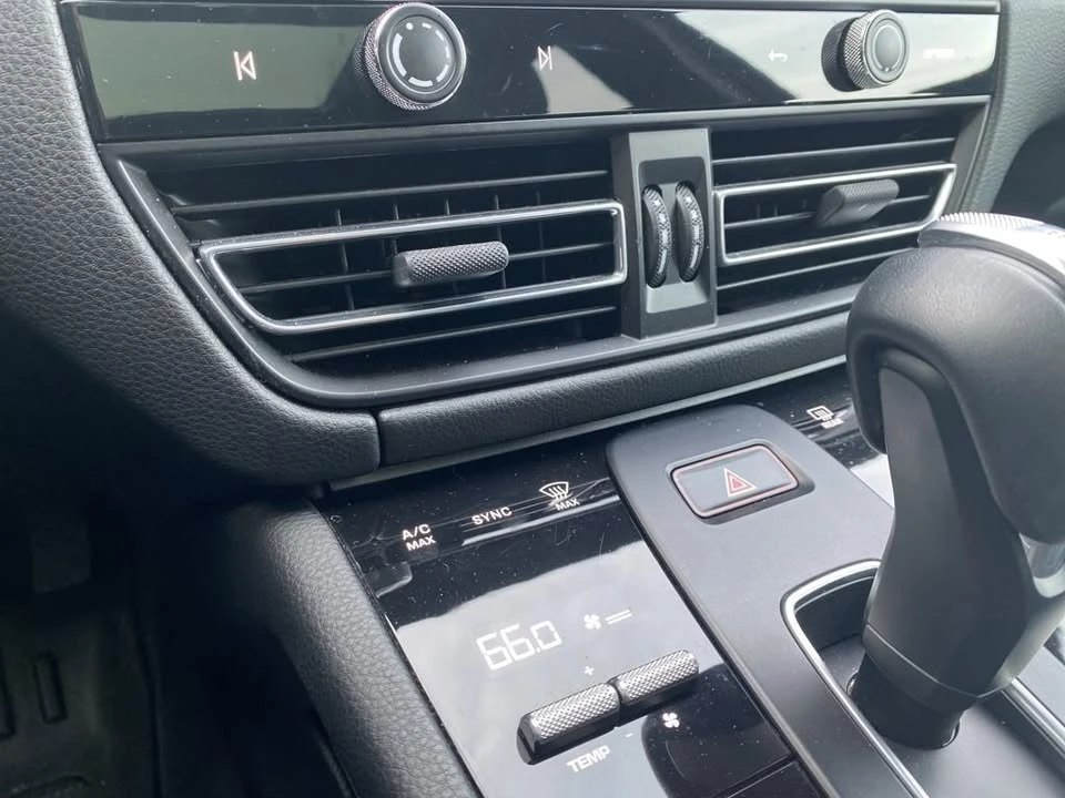 2022 Porsche Macan - Image 14 of 20
