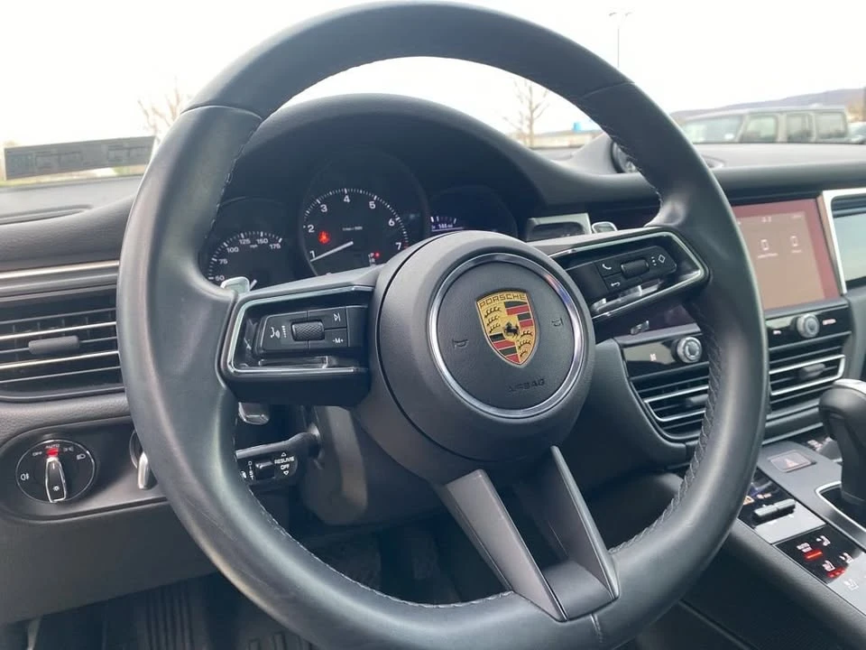 2022 Porsche Macan - Image 10 of 20