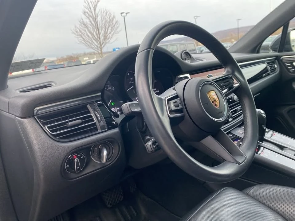 2022 Porsche Macan - Image 9 of 20