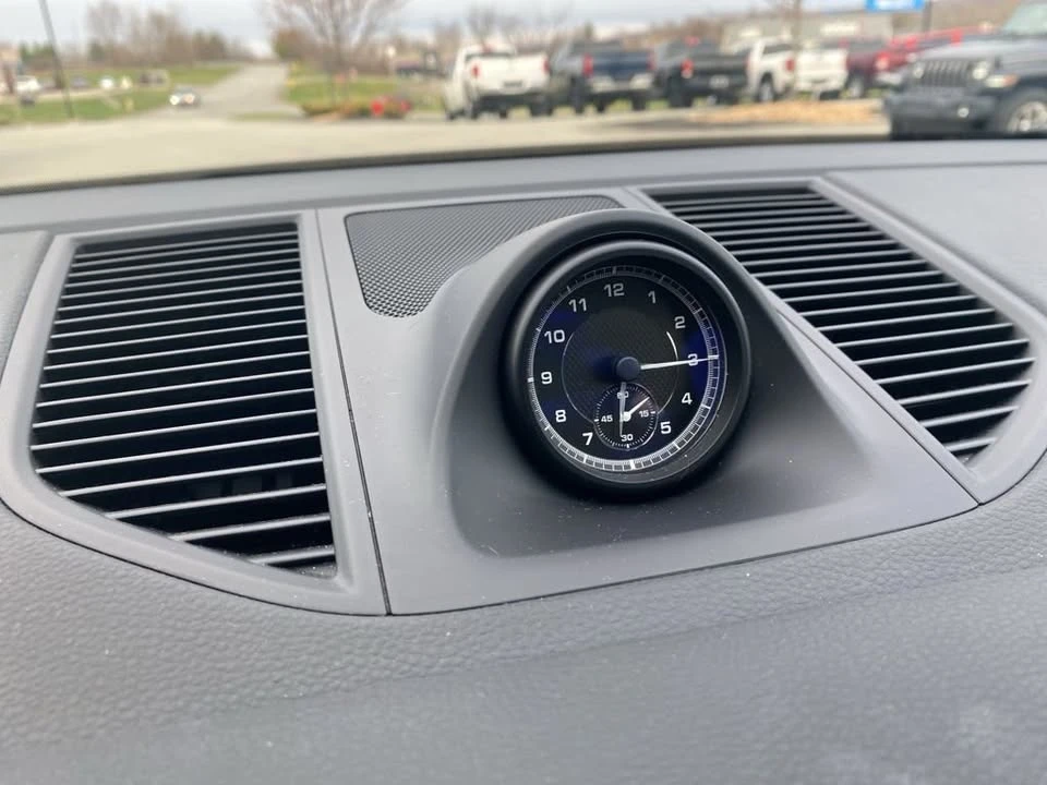 2022 Porsche Macan - Image 19 of 20