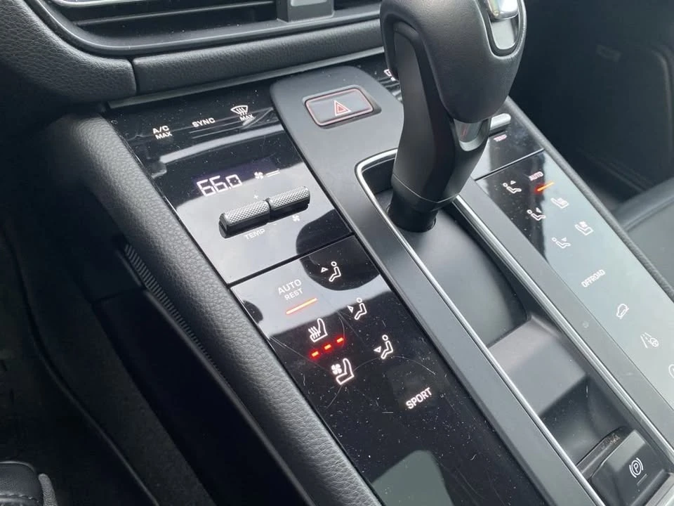 2022 Porsche Macan - Image 12 of 20