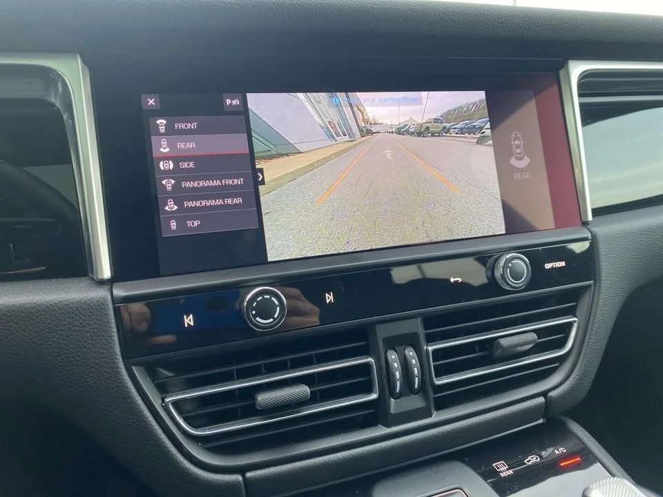 2022 Porsche Macan - Image 17 of 20
