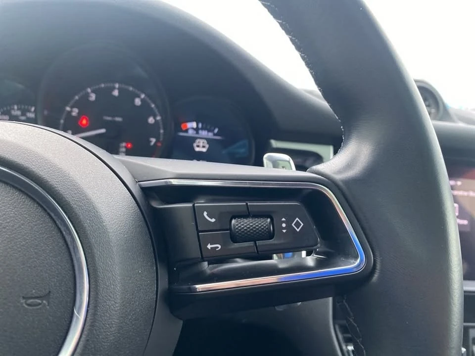 2022 Porsche Macan - Image 11 of 20