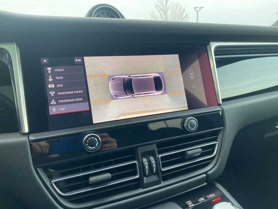 2022 Porsche Macan - Image 18 of 20
