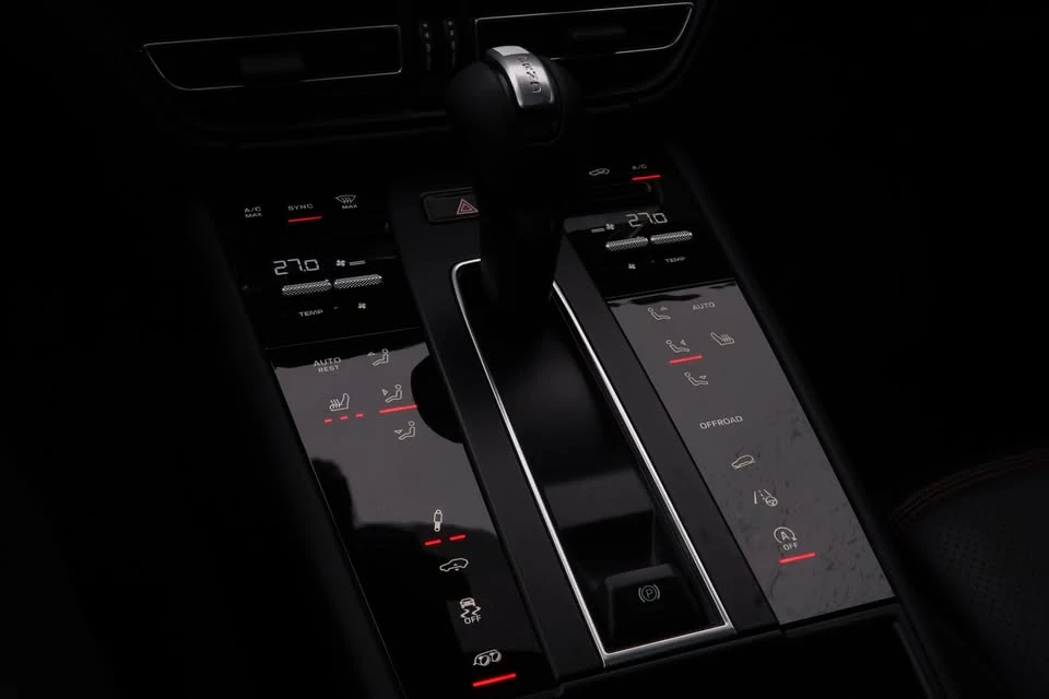 2022 Porsche Macan GTS - Image 10 of 20