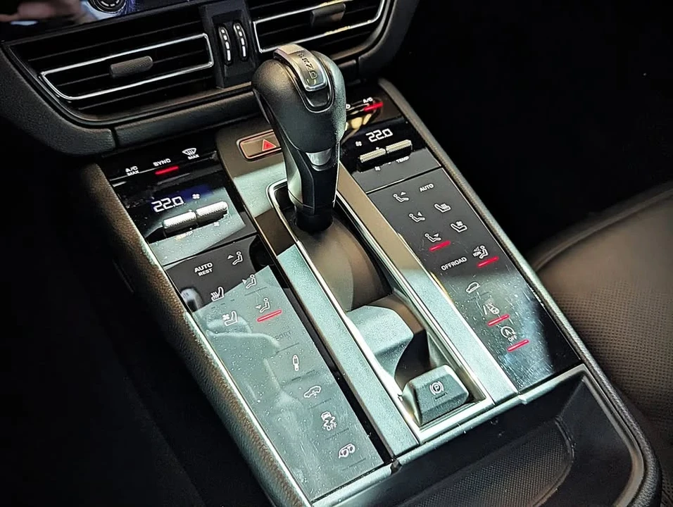 2022 Porsche Macan GTS - Image 18 of 20
