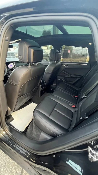 2022 Porsche Macan - Image 10 of 10