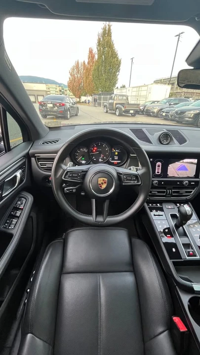 2022 Porsche Macan - Image 7 of 10