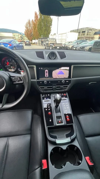 2022 Porsche Macan - Image 8 of 10