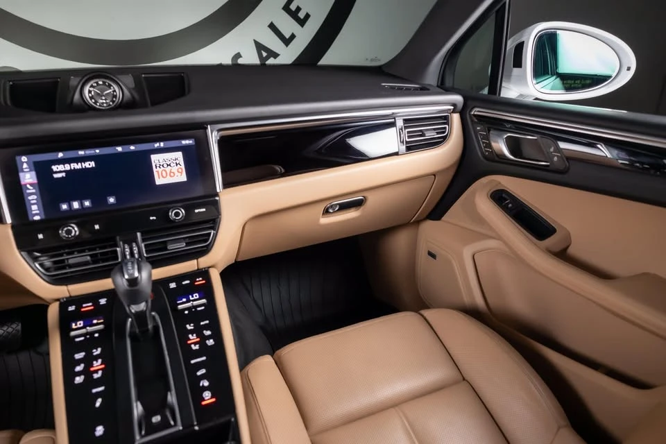 2022 Porsche Macan S - Image 10 of 12