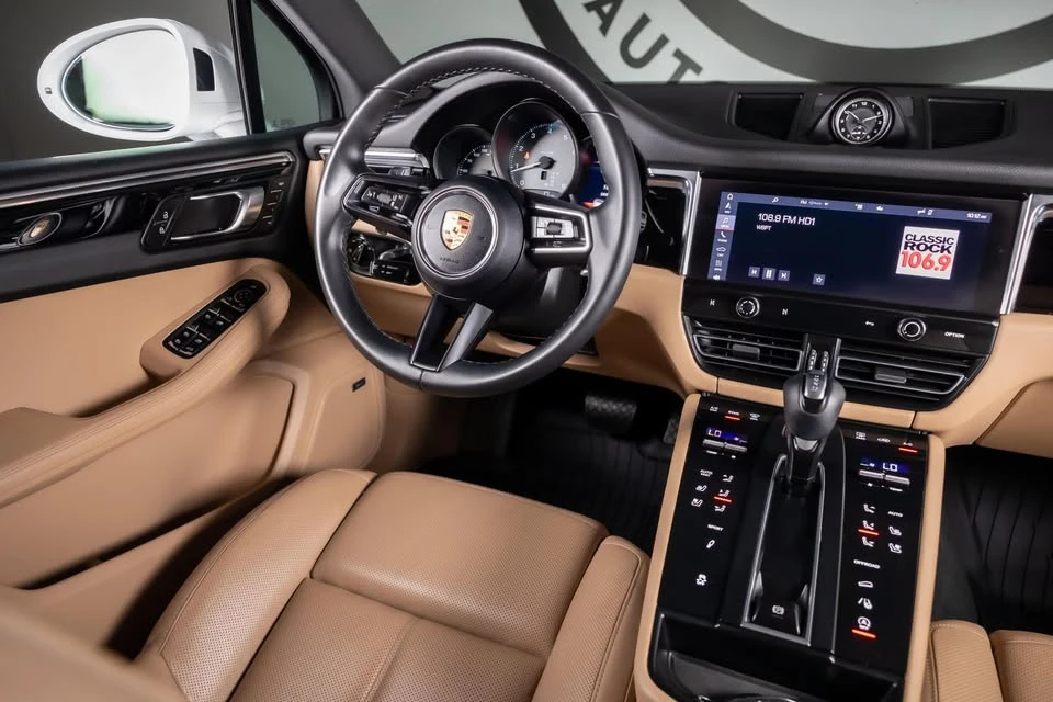 2022 Porsche Macan S - Image 8 of 12
