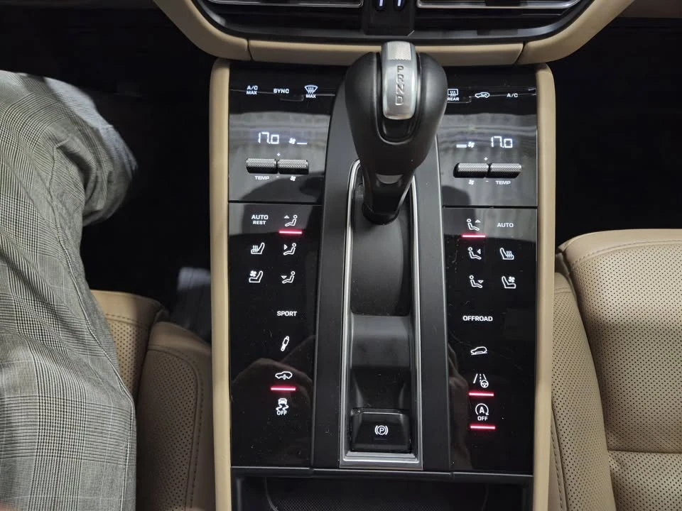 2022 Porsche Macan S - Image 15 of 20