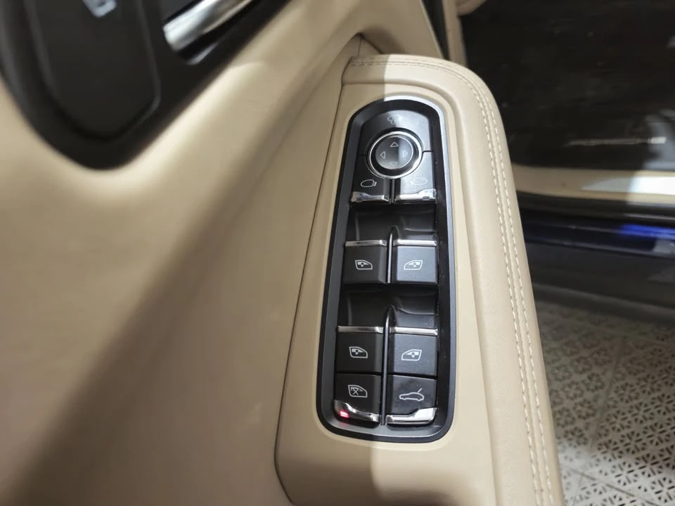 2022 Porsche Macan S - Image 8 of 20