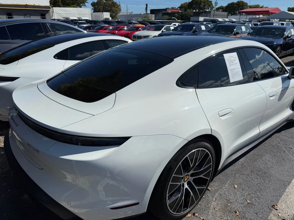 2022 Porsche Taycan 4S - Image 5 of 14