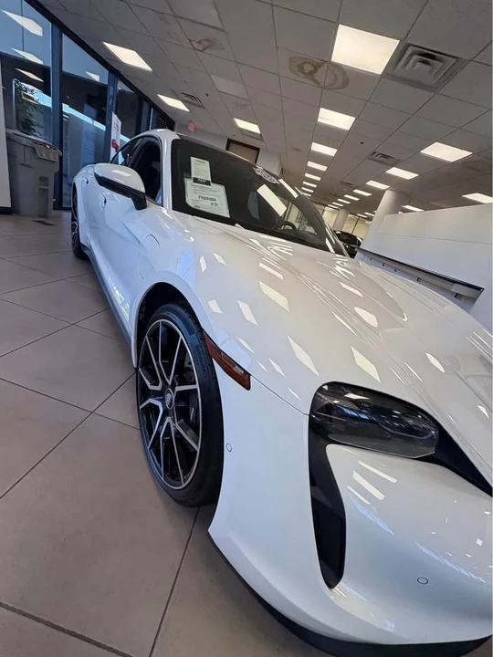 2022 Porsche Taycan 4S - Image 4 of 5
