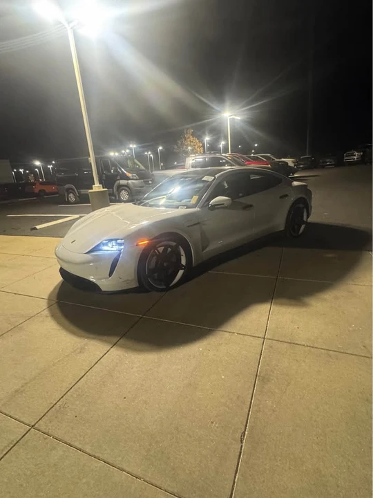 2022 Porsche Taycan 4S - Image 4 of 18
