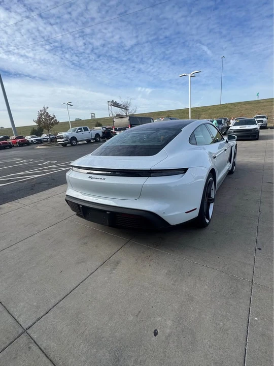 2022 Porsche Taycan 4S - Image 10 of 18