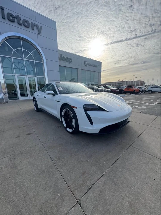 2022 Porsche Taycan 4S - Image 9 of 18