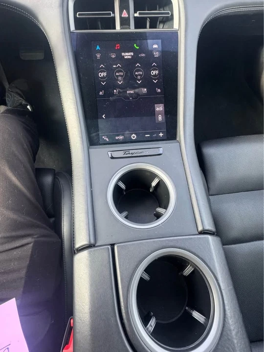 2022 Porsche Taycan 4S - Image 15 of 18