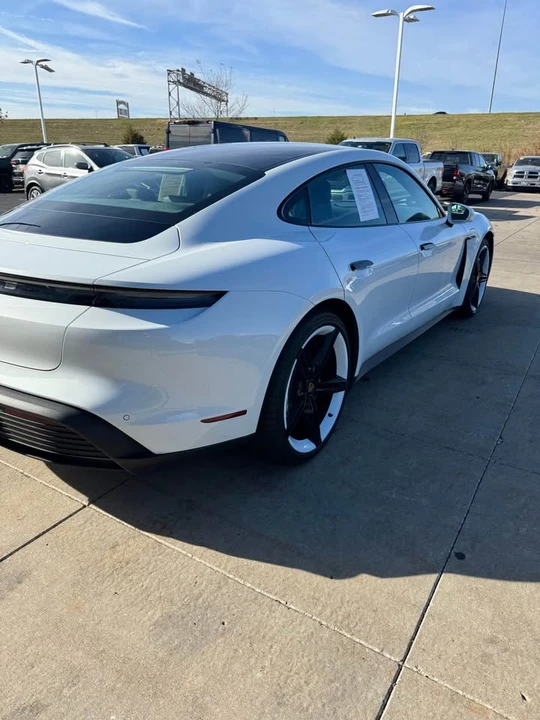 2022 Porsche Taycan 4S - Image 5 of 17