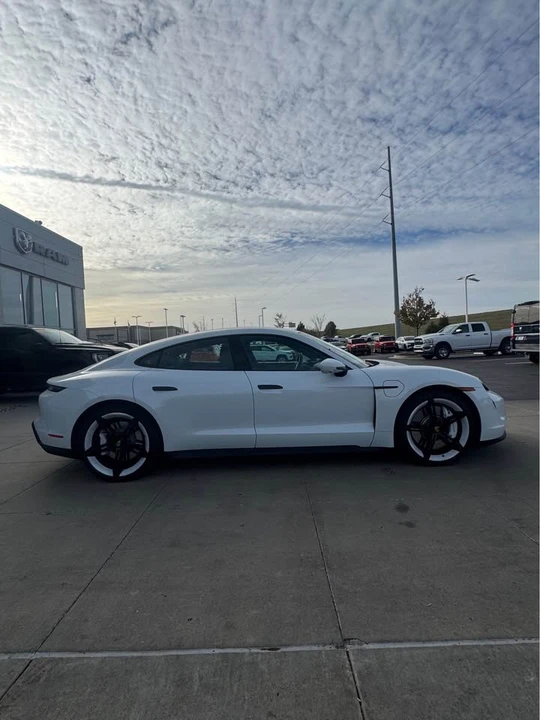 2022 Porsche Taycan 4S - Image 8 of 18