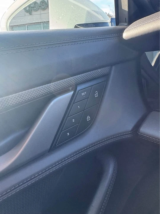 2022 Porsche Taycan 4S - Image 15 of 17