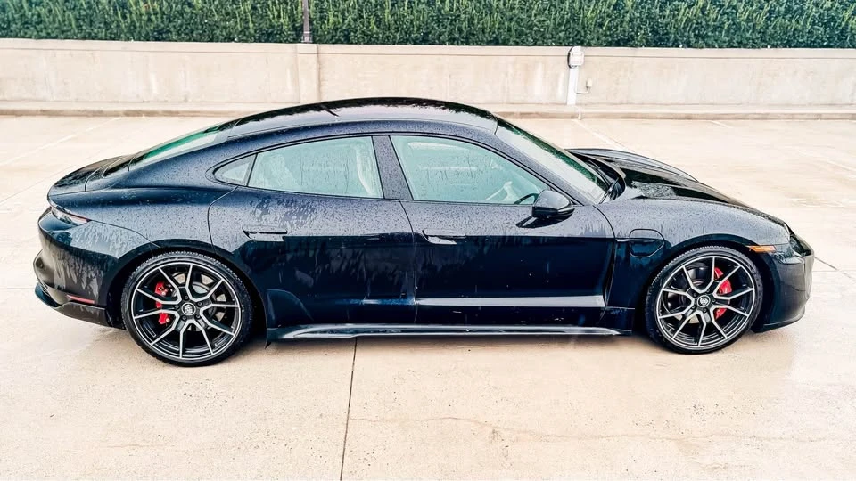 2022 Porsche Taycan 4S - Image 4 of 13