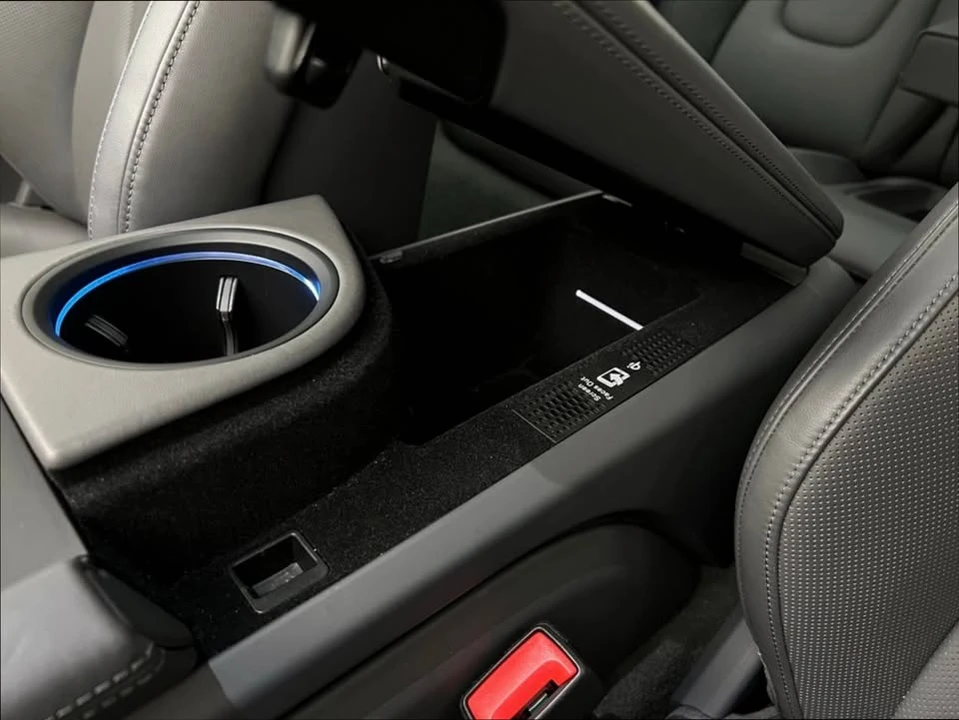 2022 Porsche Taycan 4S - Image 17 of 20