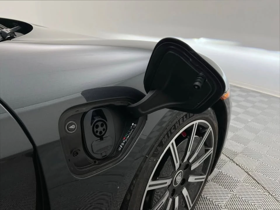 2022 Porsche Taycan 4S - Image 4 of 20