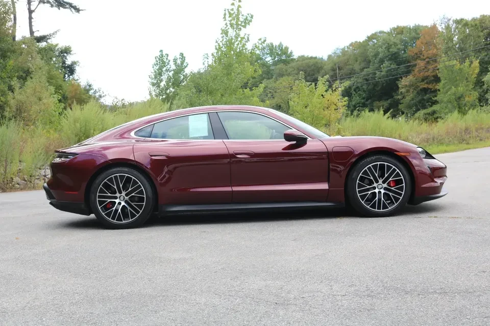 2022 Porsche Taycan 4S - Image 3 of 5