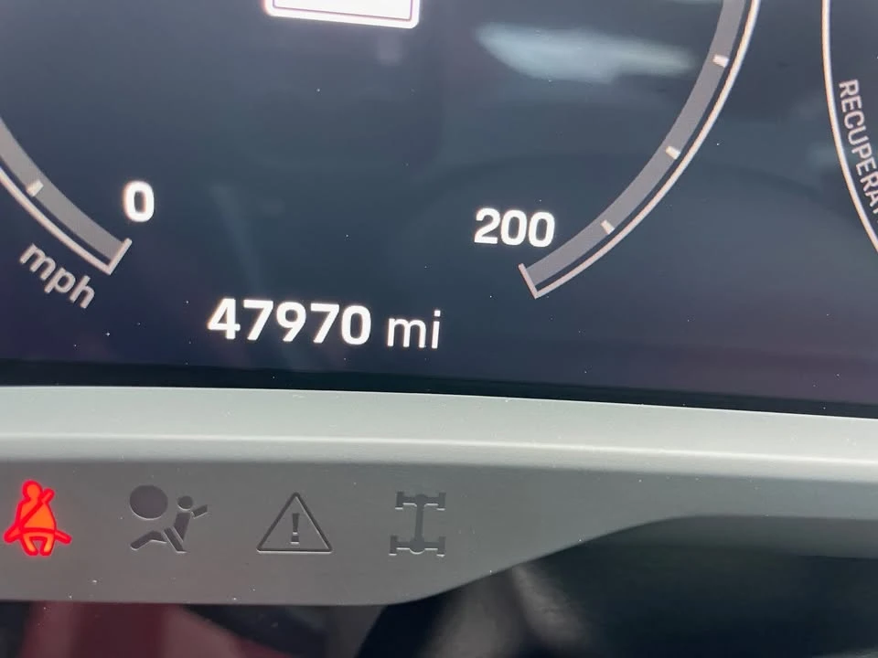 2022 Porsche Taycan 4S - Image 9 of 15