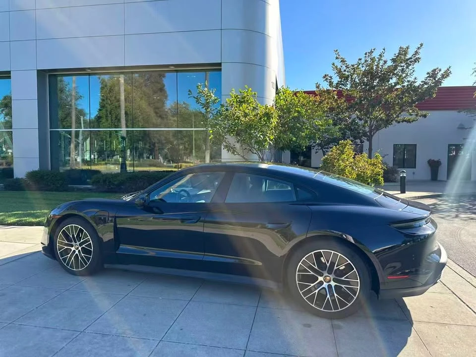 2022 Porsche Taycan - Image 7 of 9