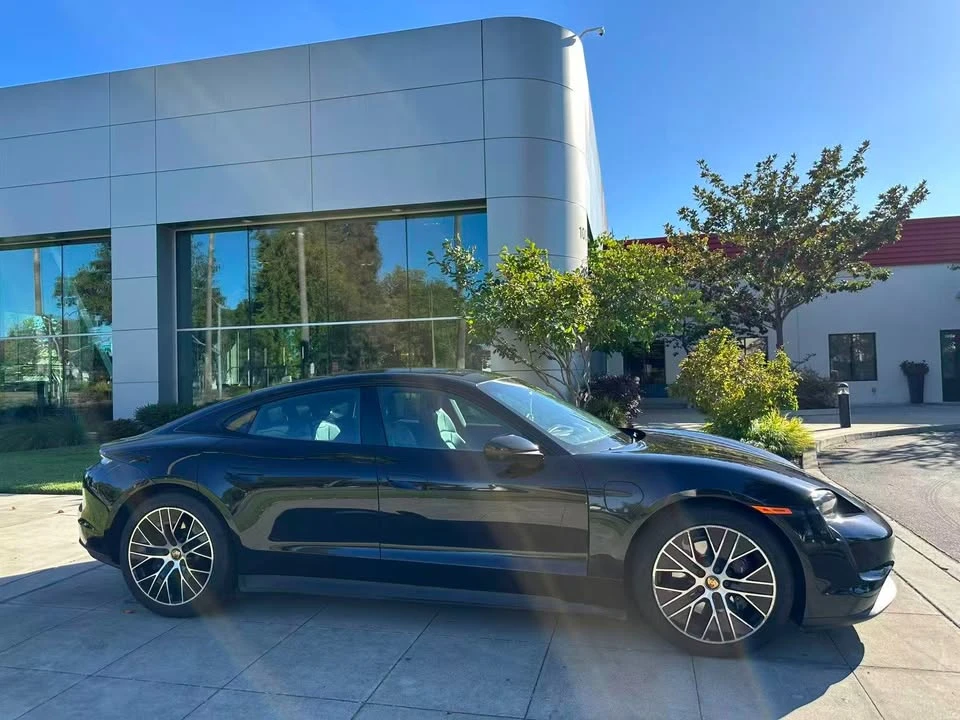 2022 Porsche Taycan - Image 3 of 9