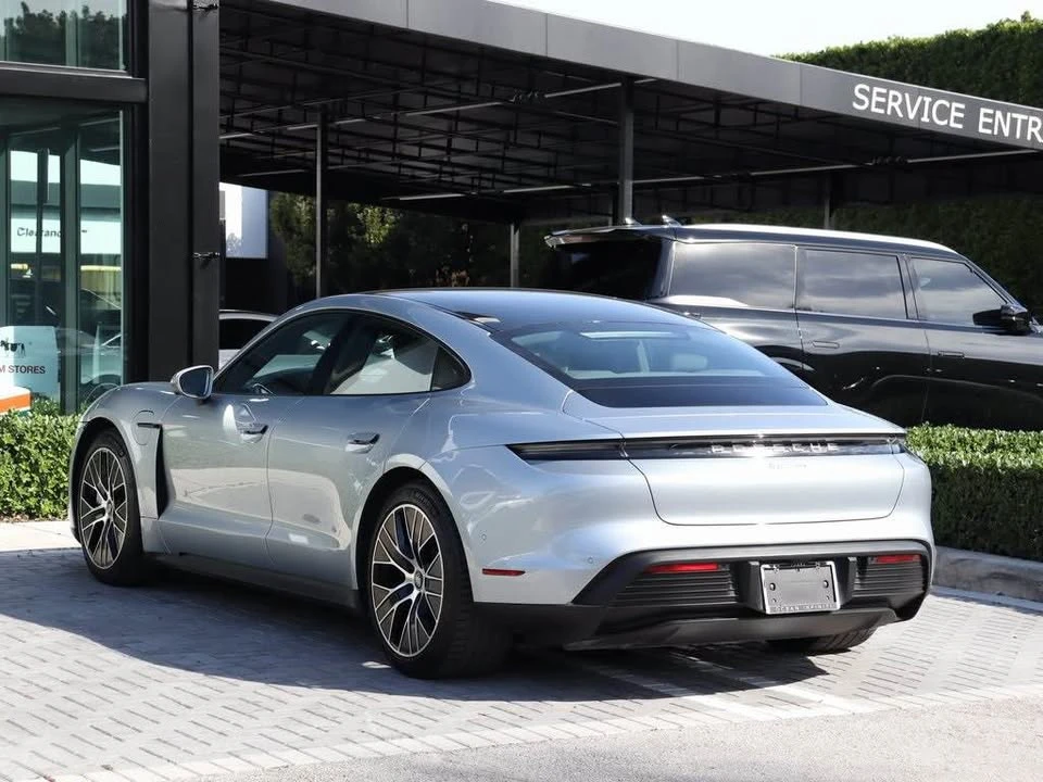 2022 Porsche Taycan - Image 4 of 10