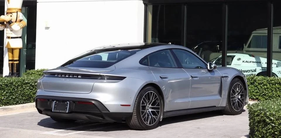 2022 Porsche Taycan - Image 3 of 10