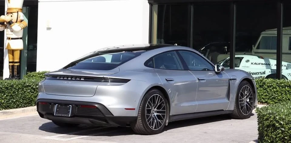 2022 Porsche Taycan - Image 3 of 10