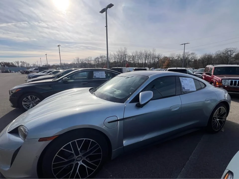 2022 Porsche Taycan - Image 4 of 5