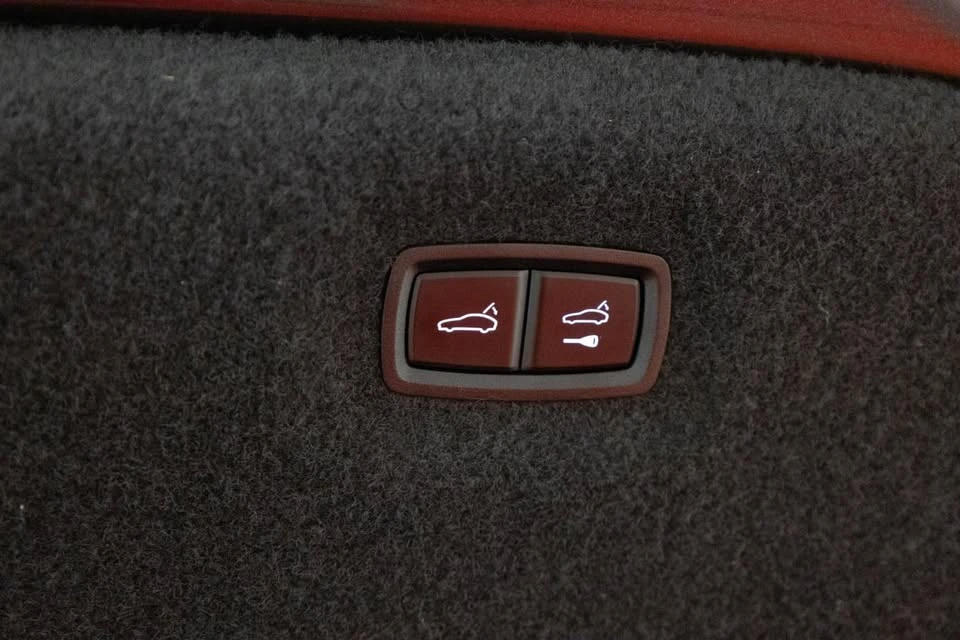 2022 Porsche Taycan - Image 10 of 10
