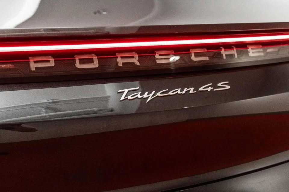 2022 Porsche Taycan - Image 8 of 10