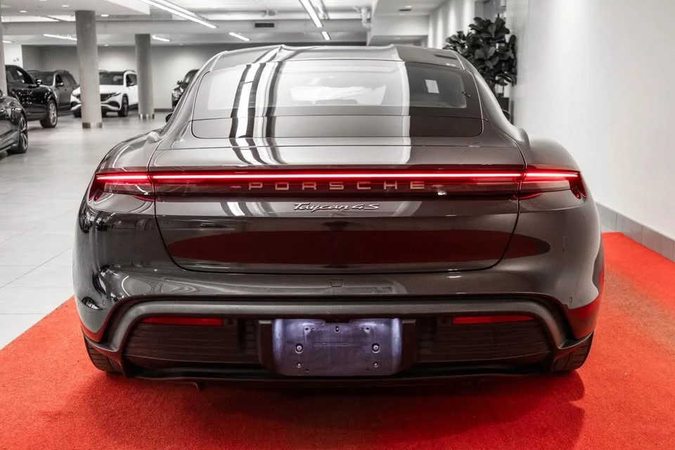 2022 Porsche Taycan - Image 7 of 10