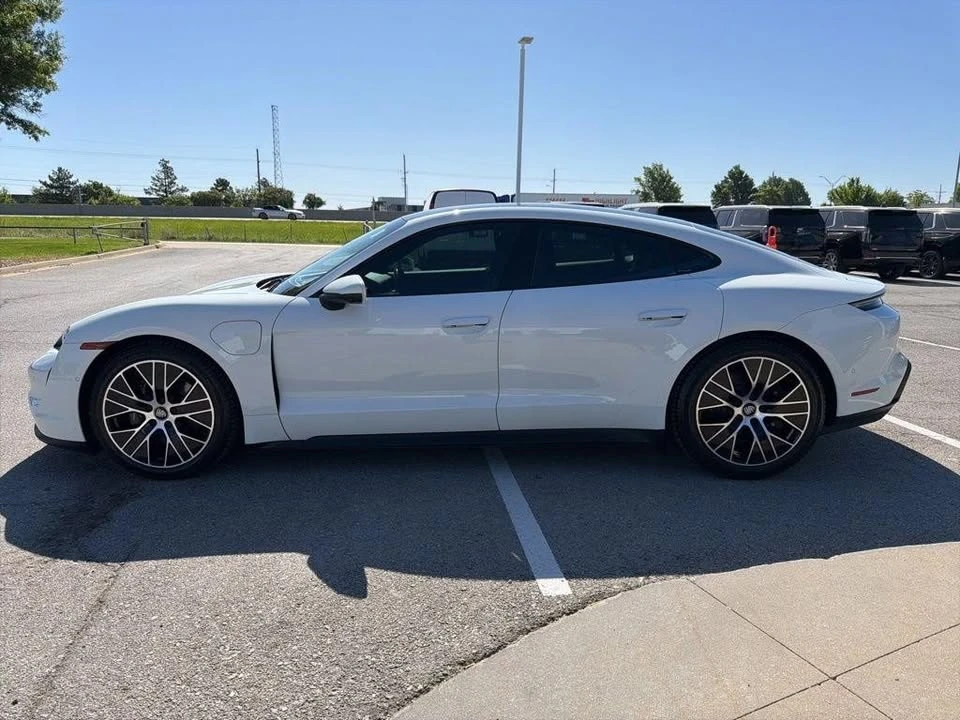 2022 Porsche Taycan - Image 4 of 18