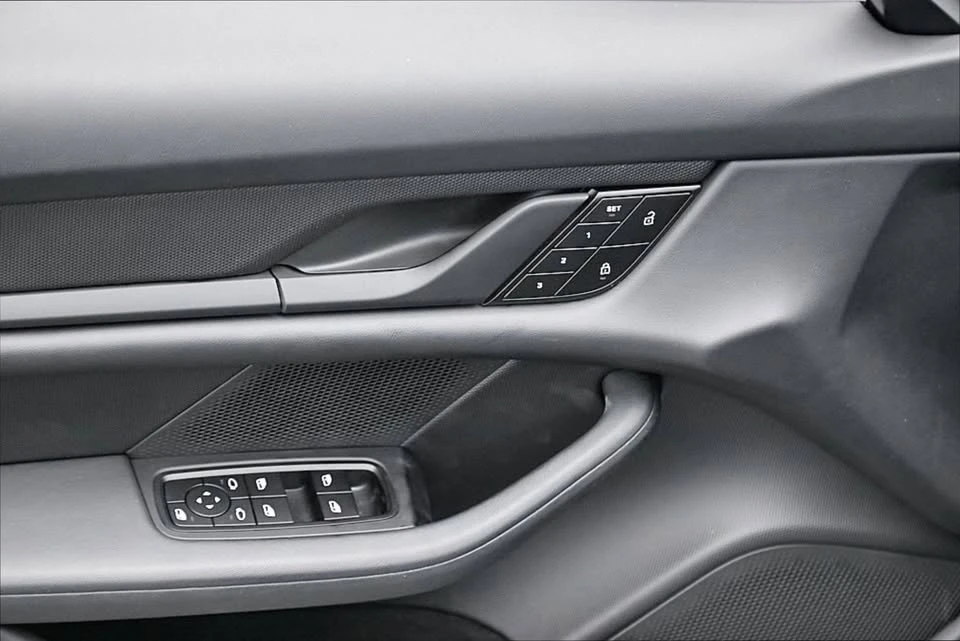 2022 Porsche Taycan 4 - Image 17 of 20