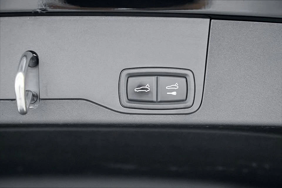 2022 Porsche Taycan 4 - Image 15 of 20