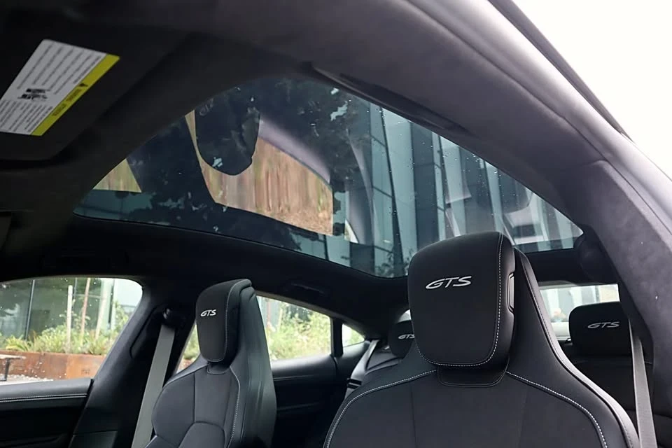 2022 Porsche Taycan GTS - Image 18 of 18