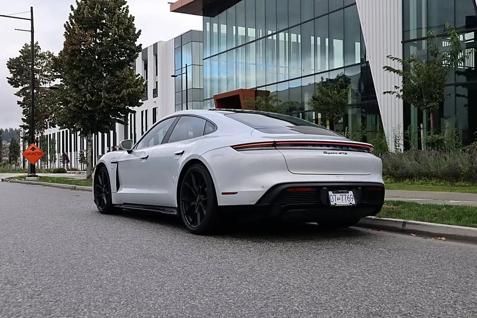 2022 Porsche Taycan GTS - Image 6 of 18