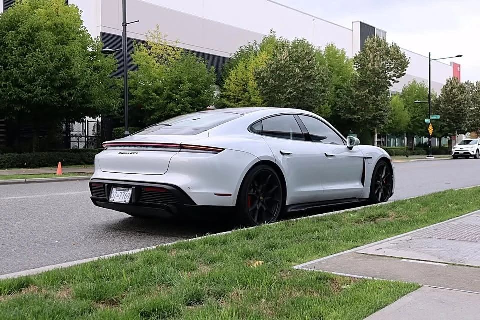 2022 Porsche Taycan GTS - Image 8 of 18