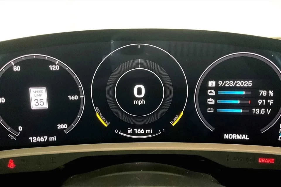2022 Porsche Taycan 4S - Image 18 of 20