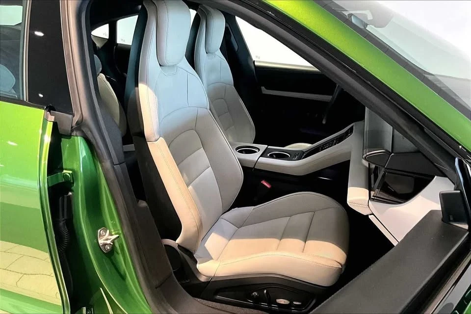 2022 Porsche Taycan 4S - Image 19 of 20