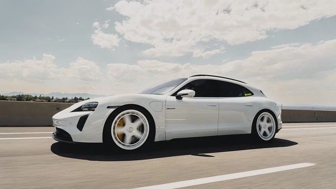 2022 Porsche Taycan GTS - Image 4 of 12